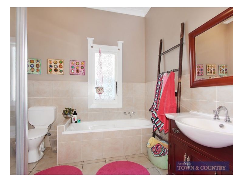 142 Barney Street, Armidale NSW 2350