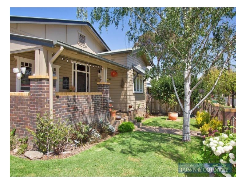 142 Barney Street, Armidale NSW 2350