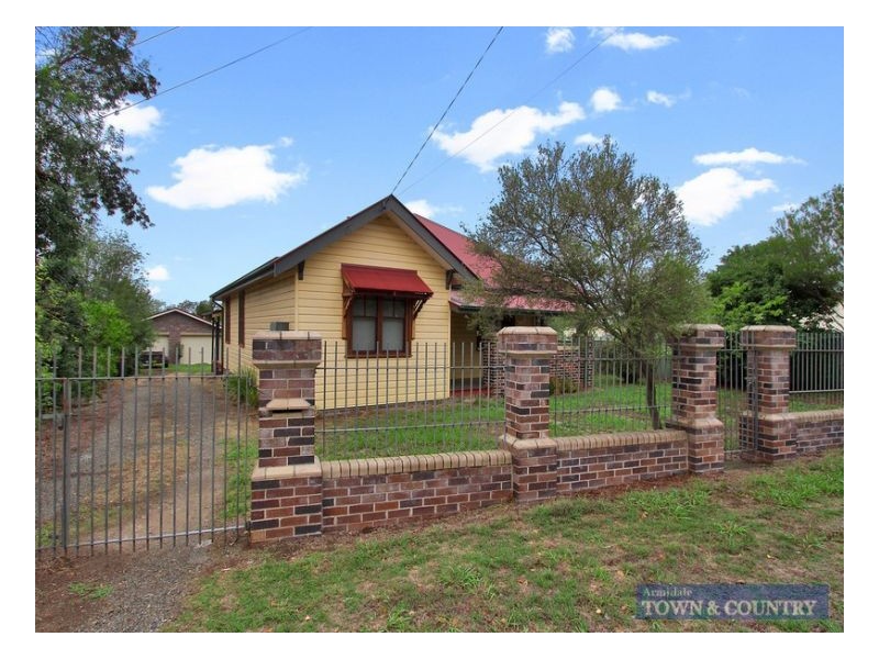 14 Crescent Street, Armidale NSW 2350