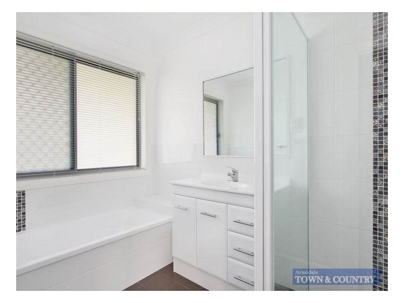 10 Earle Page Drive, Armidale NSW 2350