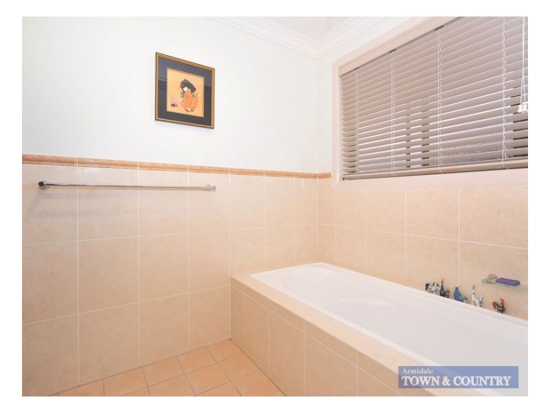 8 Norris Drive, Armidale NSW 2350
