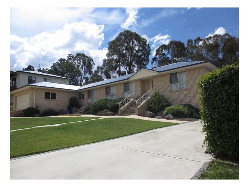 17 Mccarthy Cres, Armidale NSW 2350