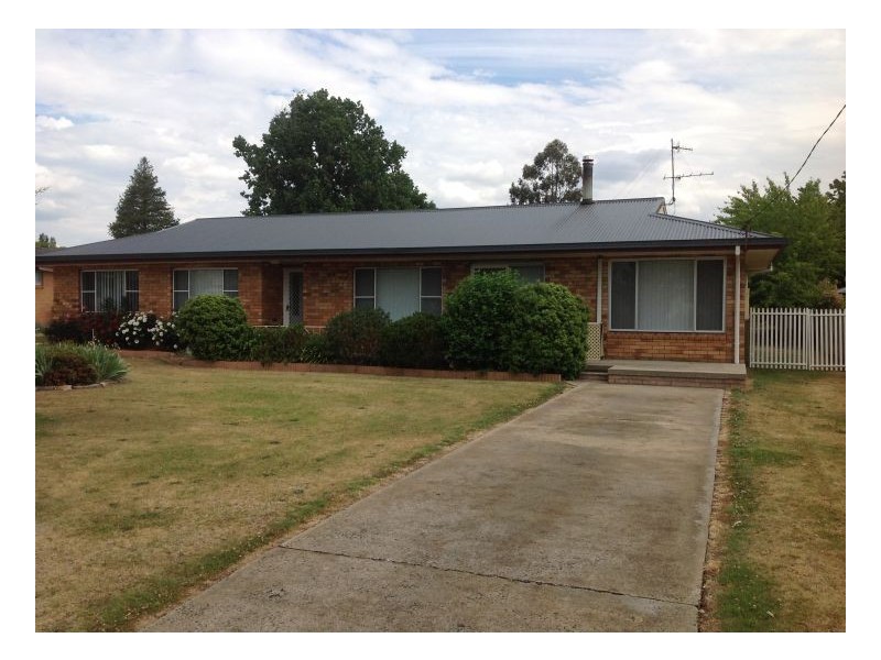 16 Wirruna Street, Guyra NSW 2365
