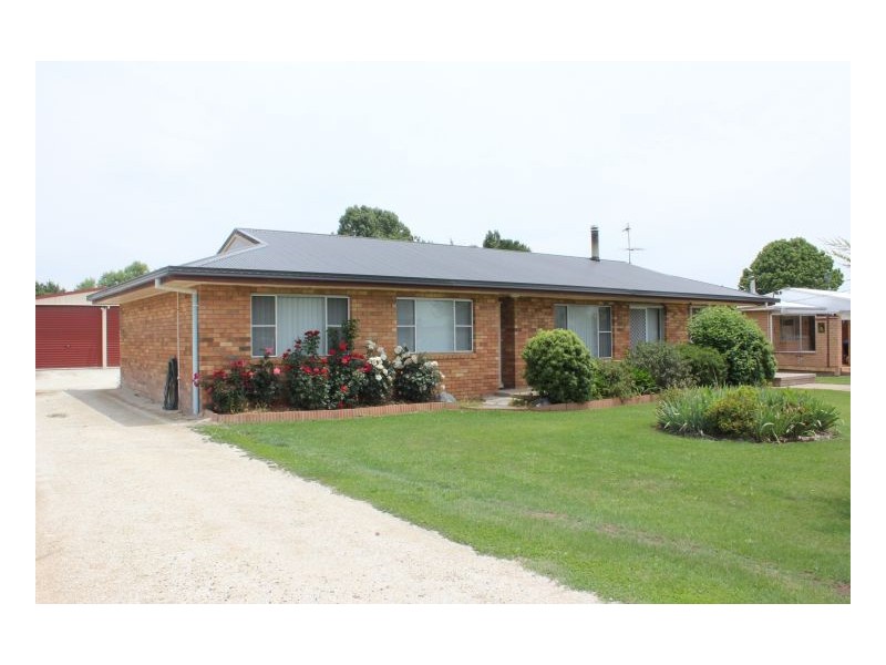 16 Wirruna Street, Guyra NSW 2365