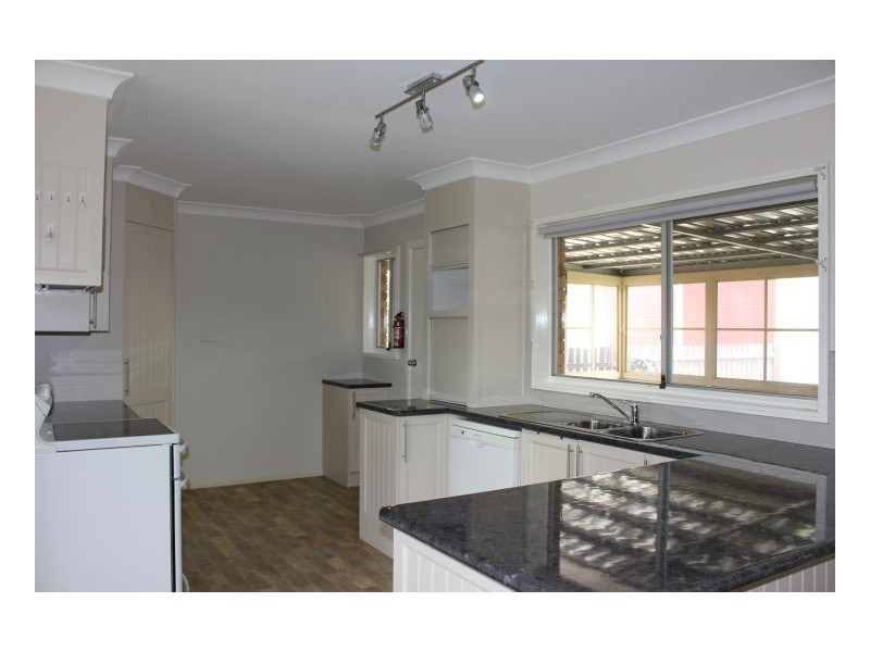 16 Wirruna Street, Guyra NSW 2365