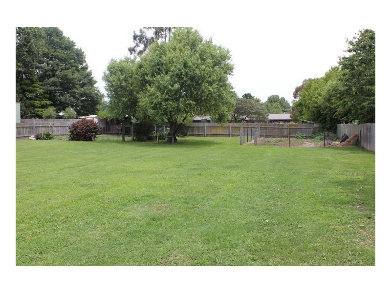 16 Wirruna Street, Guyra NSW 2365