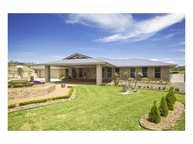 32 Dangarsleigh Road, Armidale NSW 2350