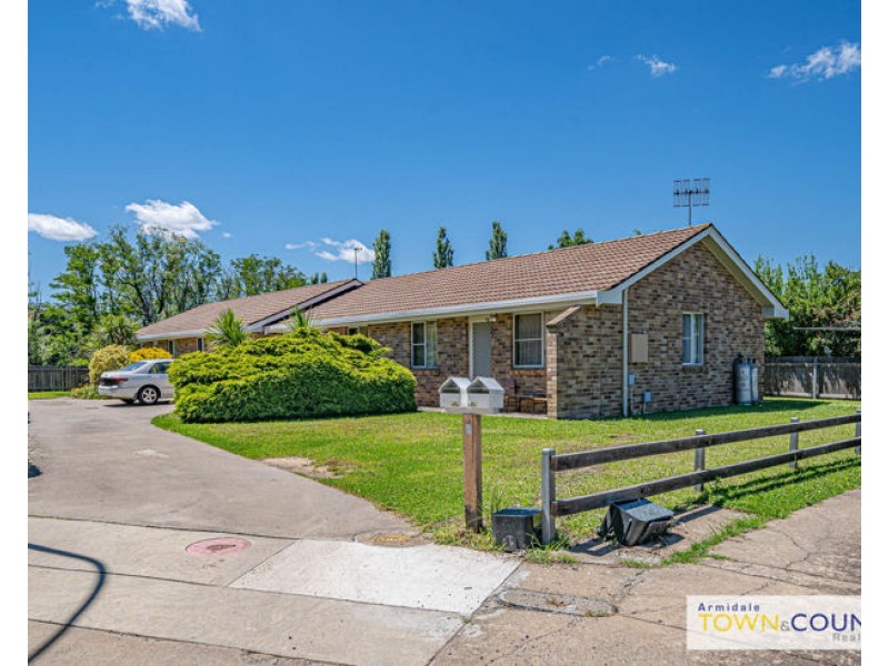 2/8 Centennial Close, Armidale NSW 2350