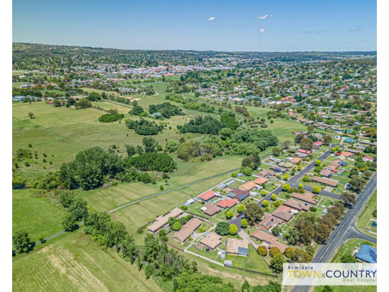 2/8 Centennial Close, Armidale NSW 2350