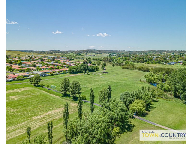 2/8 Centennial Close, Armidale NSW 2350