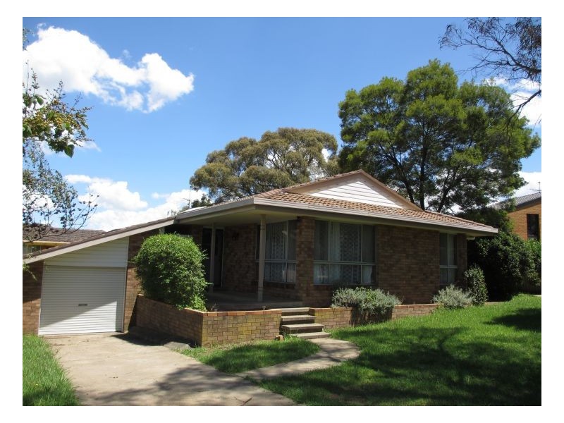 4 Crest, Armidale NSW 2350