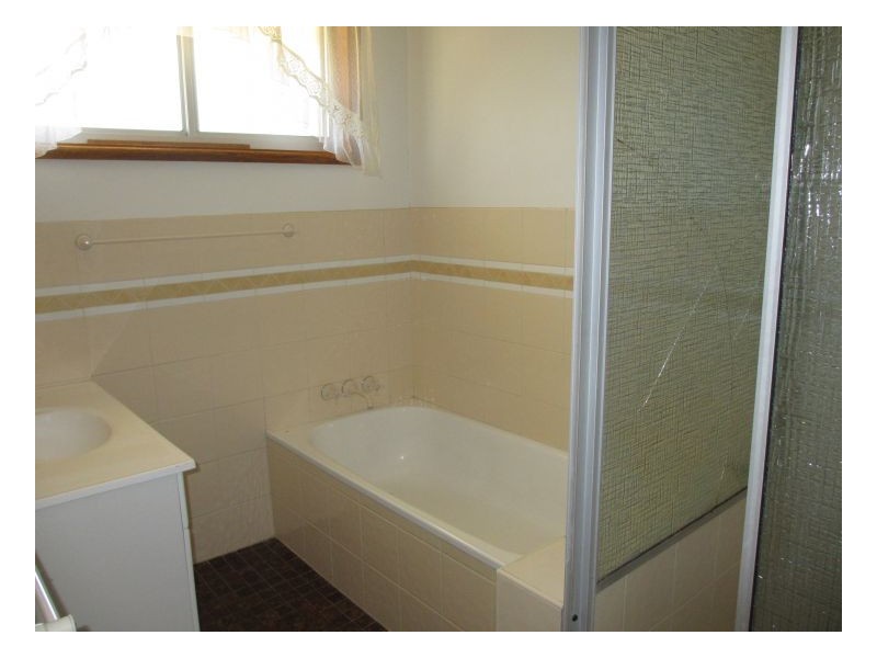 4 Crest, Armidale NSW 2350