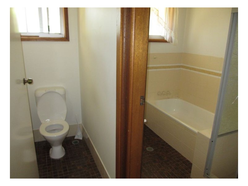 4 Crest, Armidale NSW 2350