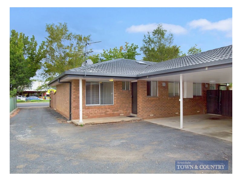2/15 Queen Elizabeth Drive, Armidale NSW 2350
