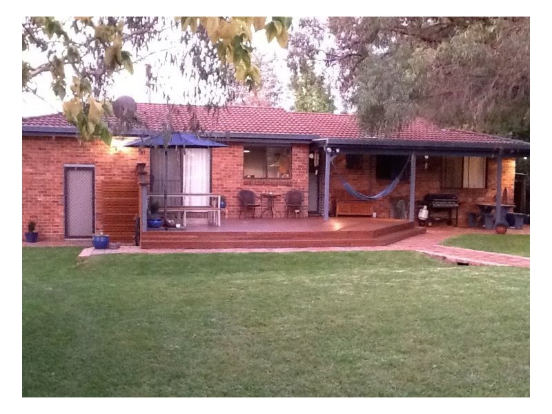 4 Holloway, Armidale NSW 2350
