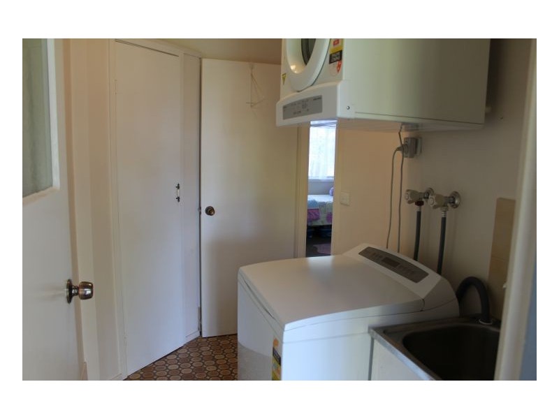 4 Holloway, Armidale NSW 2350