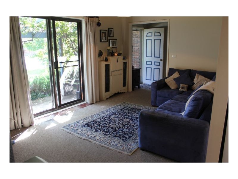 4 Holloway, Armidale NSW 2350