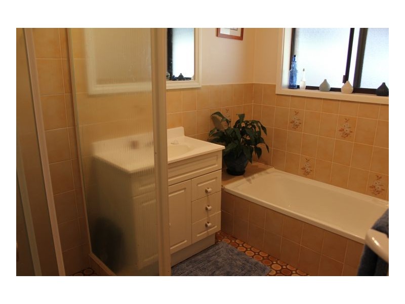4 Holloway, Armidale NSW 2350
