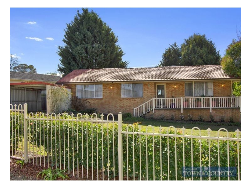 1 Richardson Avenue, Armidale NSW 2350