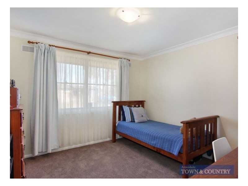1 Richardson Avenue, Armidale NSW 2350