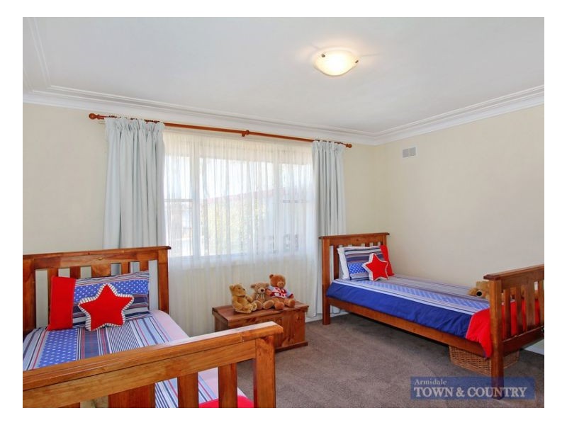 1 Richardson Avenue, Armidale NSW 2350