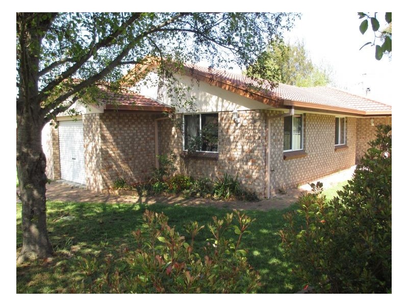 8 Eva, Armidale NSW 2350