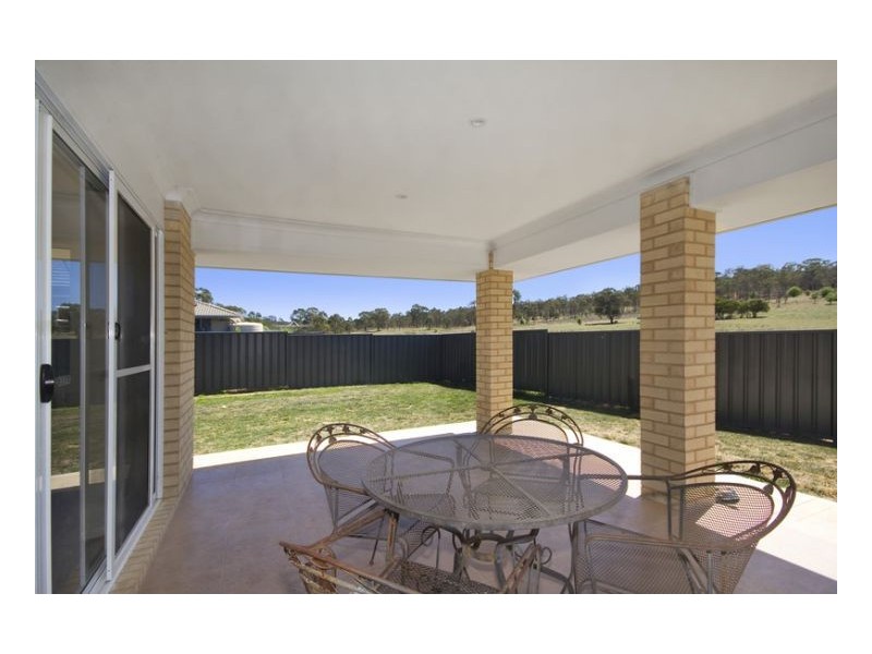 26 Albion Close, Armidale NSW 2350