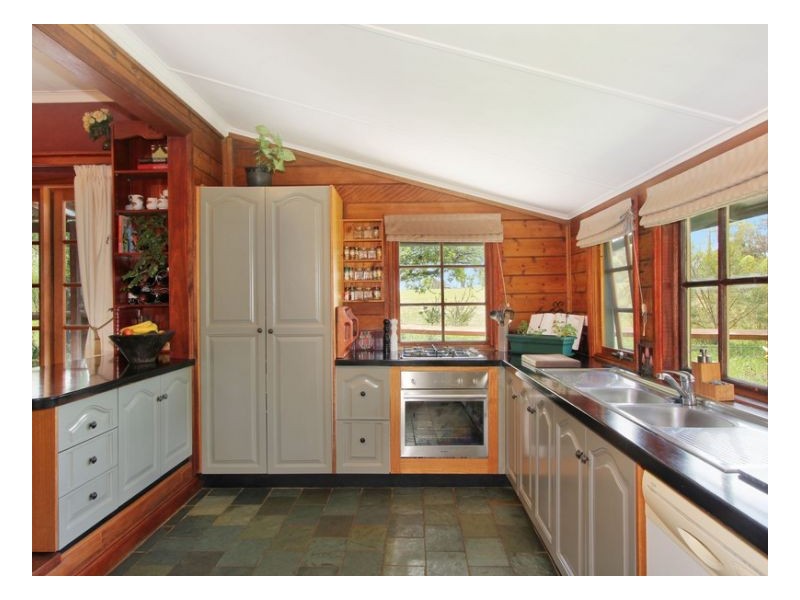 ‘WYUNA’ 103. Glen Innes Road, Armidale NSW 2350