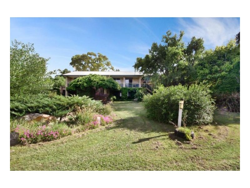 20 Inces Road, Armidale NSW 2350