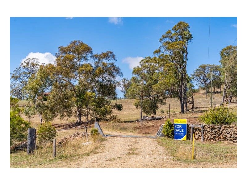 151 Kalinda Rd, Invergowrie NSW 2350