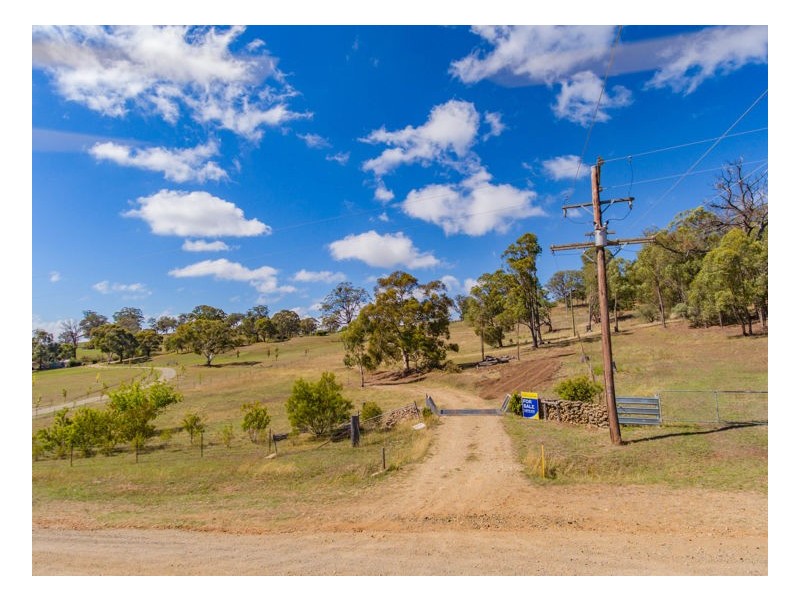 151 Kalinda Rd, Invergowrie NSW 2350