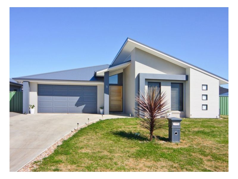 3 Mason Crescent, Armidale NSW 2350
