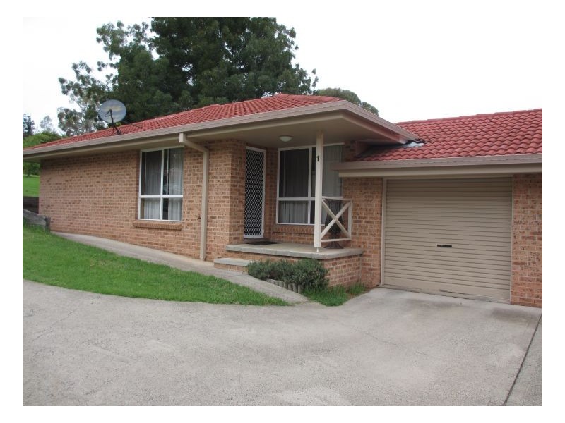 1/8. Nathaniel Pidgeon Drive, Armidale NSW 2350