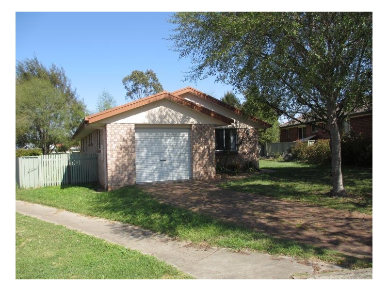 8. Eva Place, Armidale NSW 2350