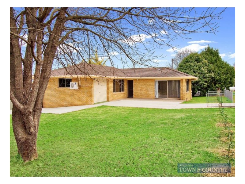 8 Carey Avenue, Armidale NSW 2350