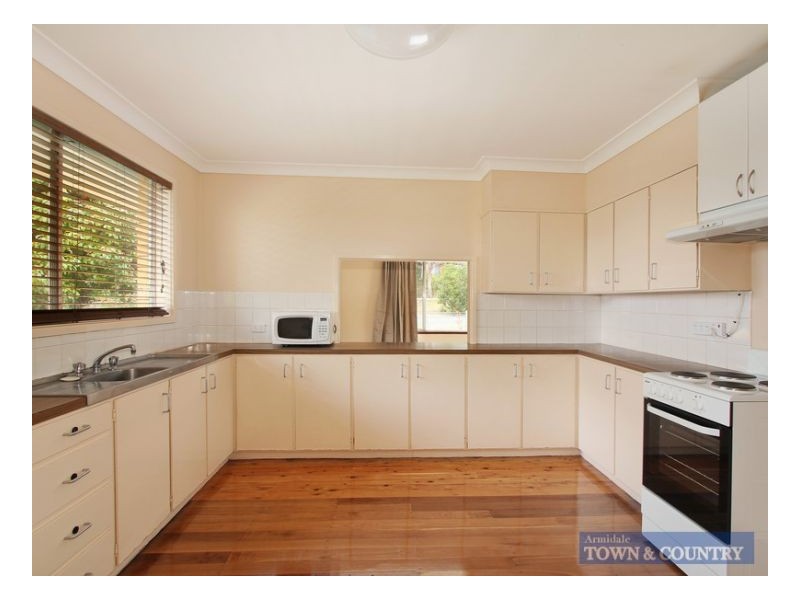 8 Carey Avenue, Armidale NSW 2350