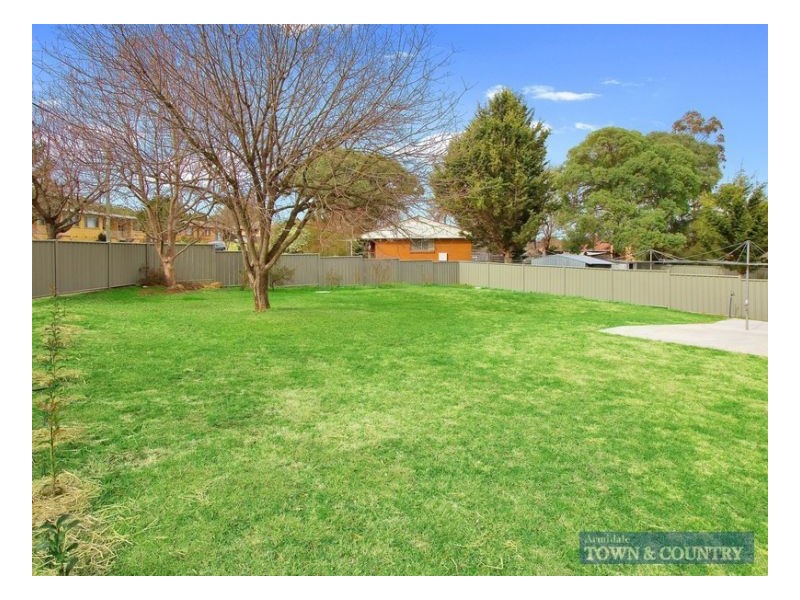 8 Carey Avenue, Armidale NSW 2350