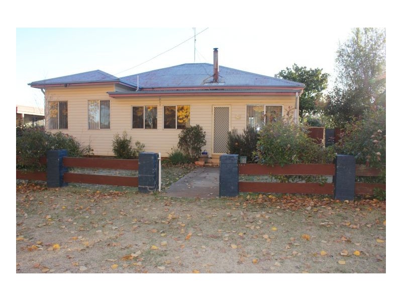 8 Marne Street, Guyra NSW 2365
