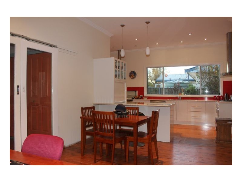 8 Marne Street, Guyra NSW 2365