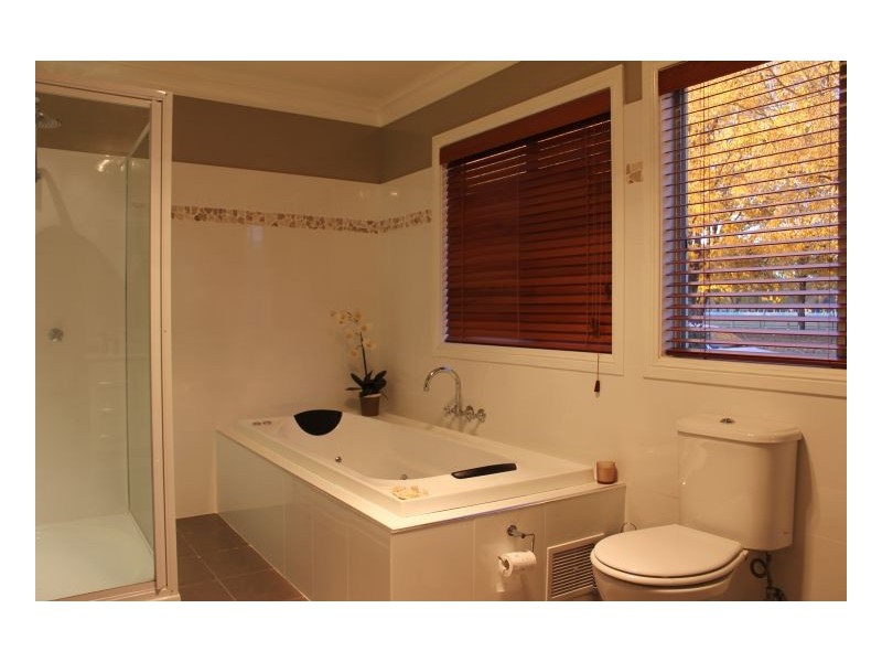 8 Marne Street, Guyra NSW 2365