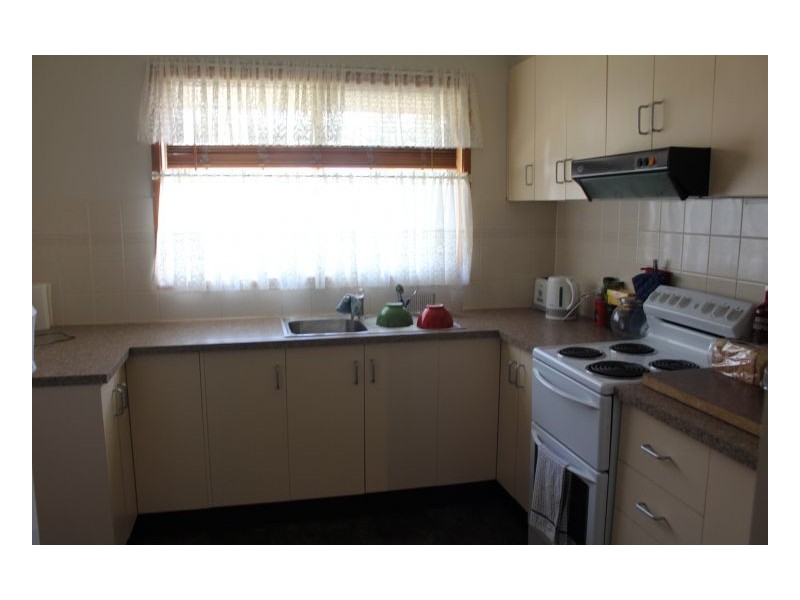 2/8 Nathaniel Pidgeon Drive, Armidale NSW 2350