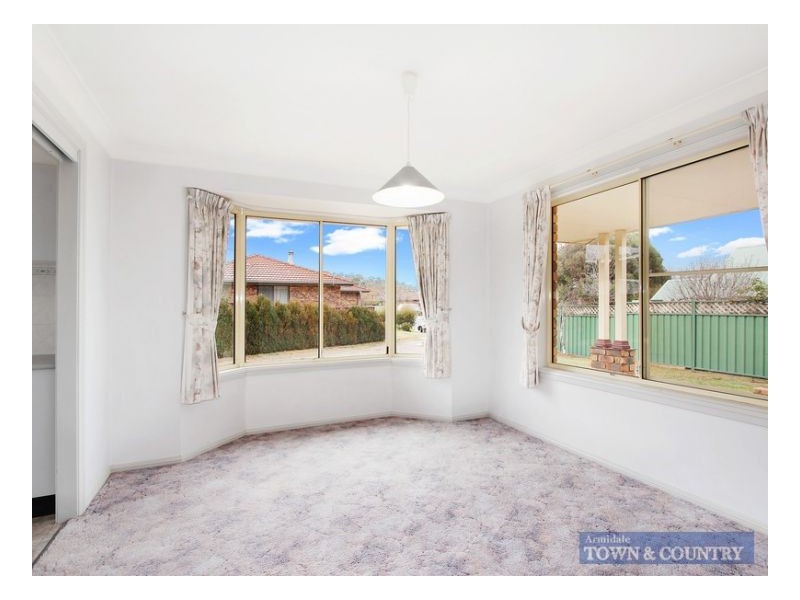 1 Ishbell Drive, Armidale NSW 2350