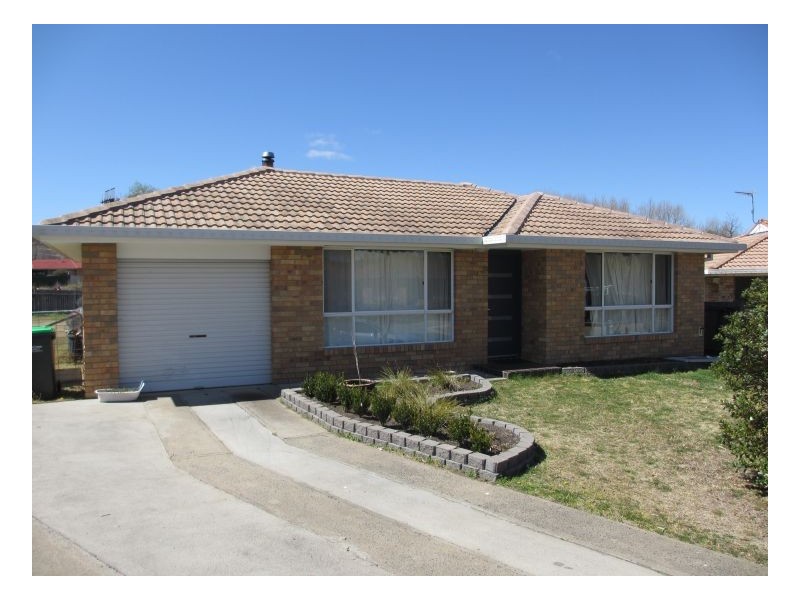 6 Centennial Close, Armidale NSW 2350