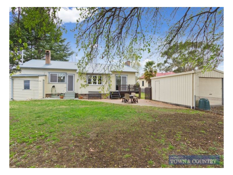 77 Mossman Street, Armidale NSW 2350