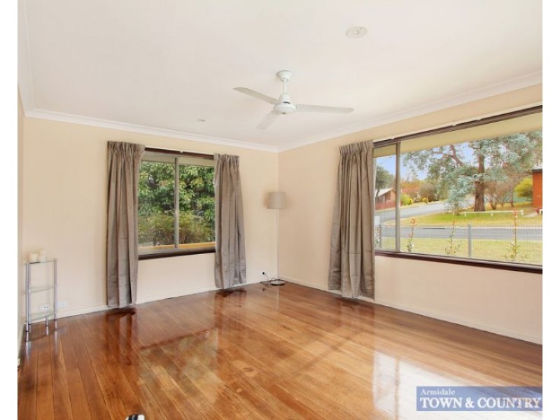 8 Carey Avenue, Armidale NSW 2350