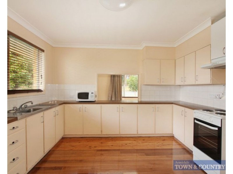 8 Carey Avenue, Armidale NSW 2350