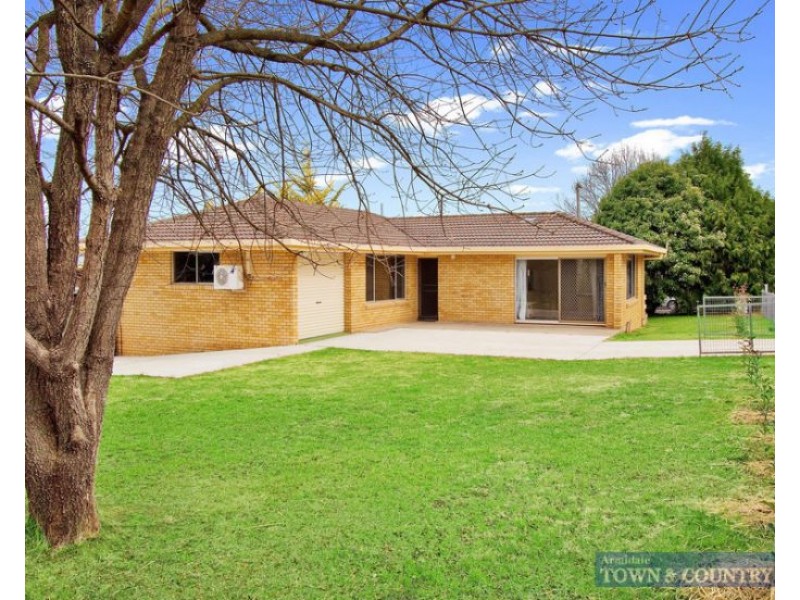 8 Carey Avenue, Armidale NSW 2350
