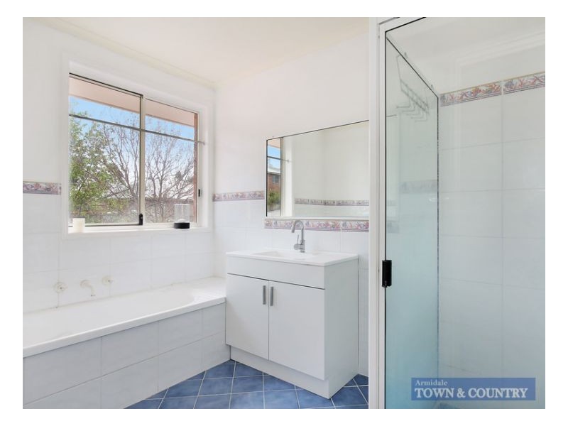 1 Manning Court, Armidale NSW 2350