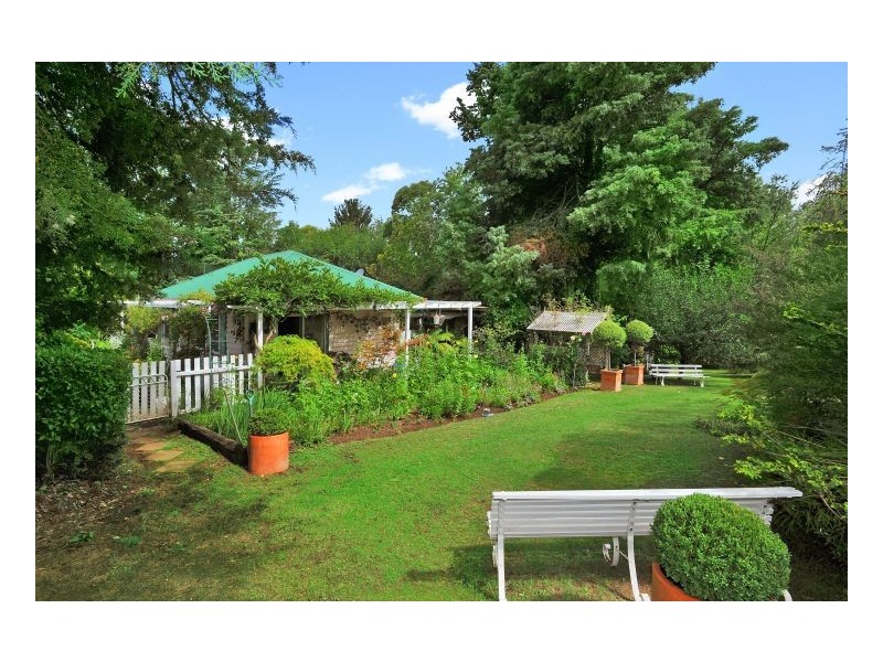 2 Lynches Road, Armidale NSW 2350