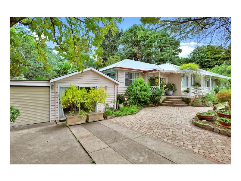 2 Lynches Road, Armidale NSW 2350